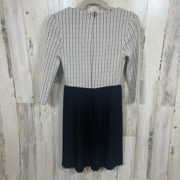 Ganni Anthropologie Cross Knit Pleated Dress Size XS Black White V Neck Sleeves - Picture 9 of 11